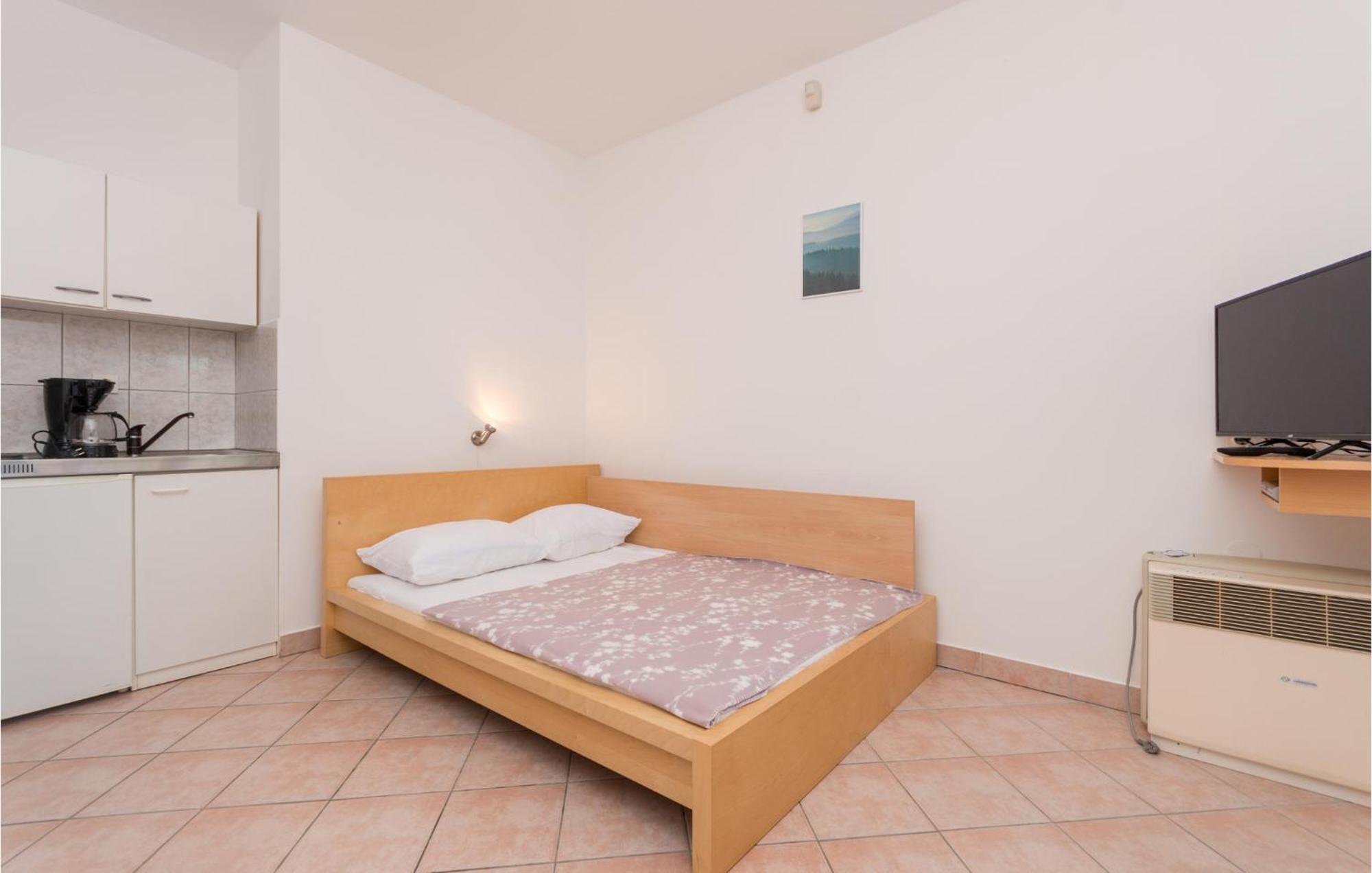 Awesome Apartment In Sveti Filip I Jakov W/ 1 Bedrooms Exterior photo
